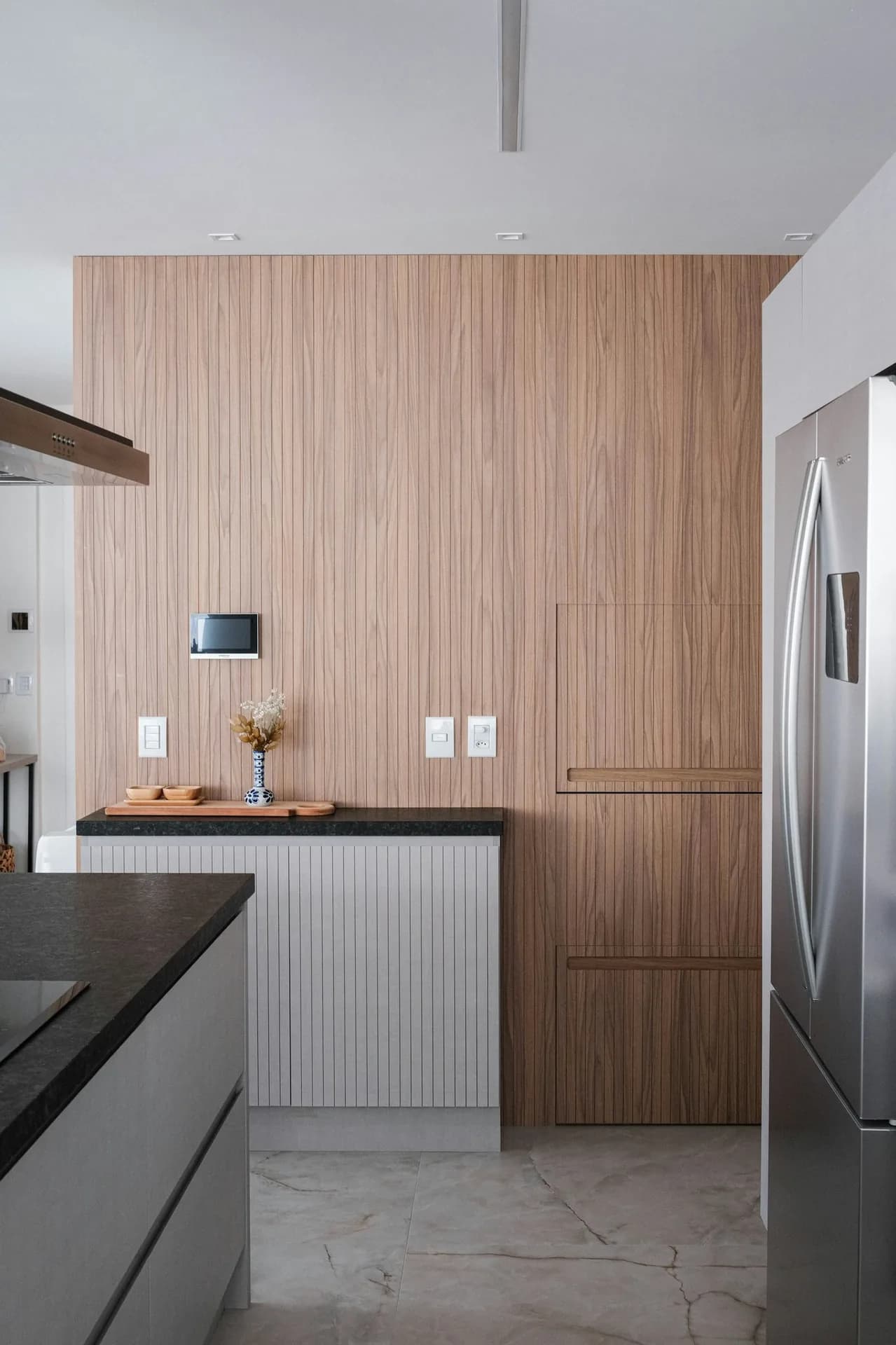 Nordic Charcoal Oak Kitchen